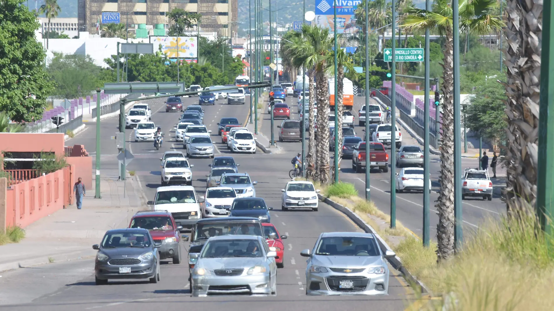 El tráfico es cada vez mayor en las calles de Hermosillo